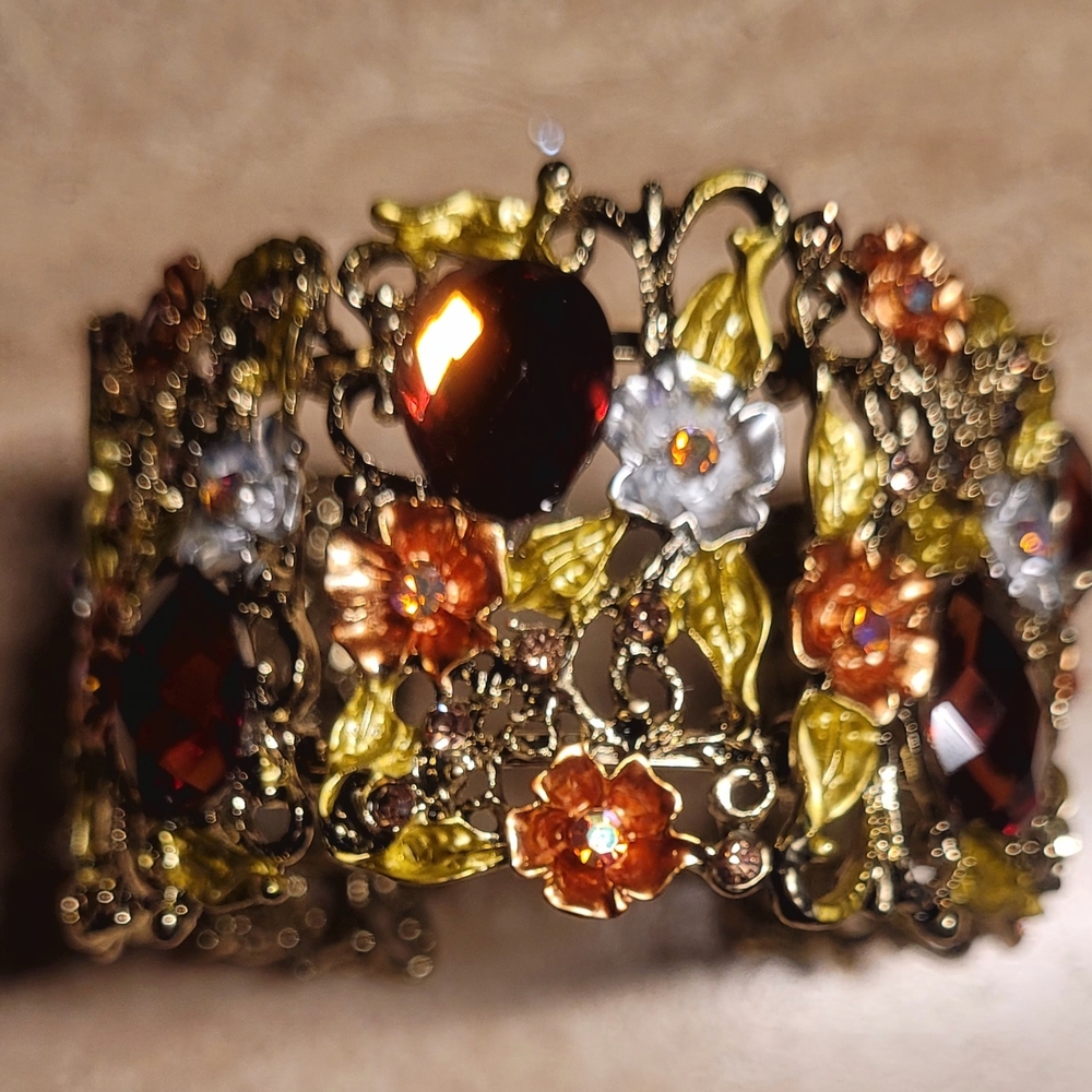 Elegant Floral Gold and Red Bracelet NEW